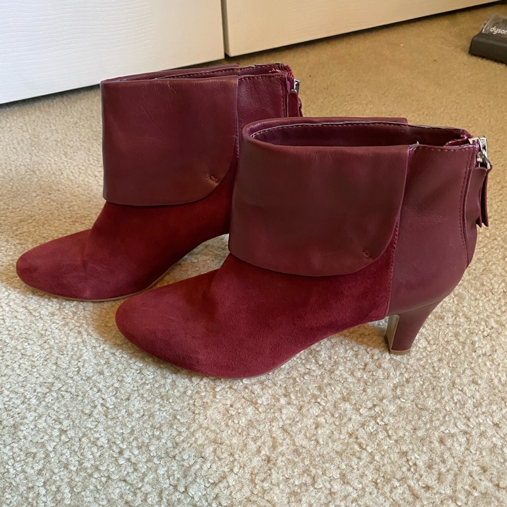 Bandolino red suede and leather booties